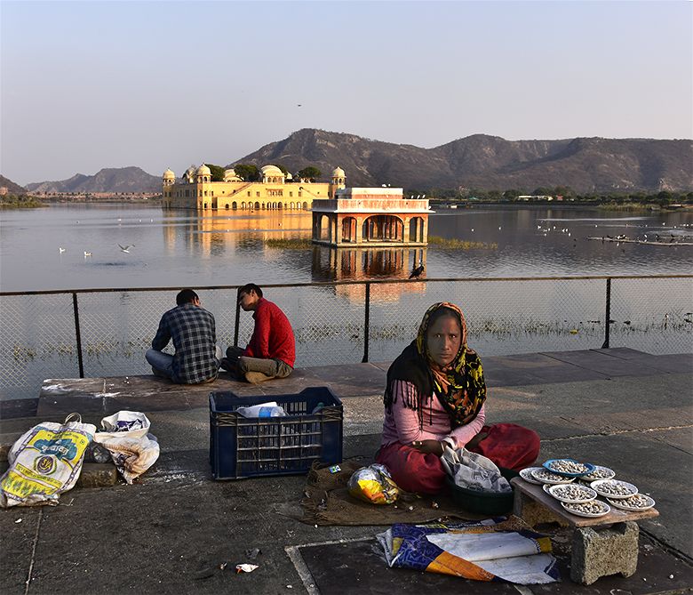 Devant le Jal Mahal à Jaïpur